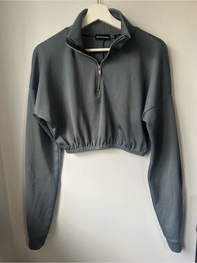 PrettyLittleThing Charcoal Cropped Half-Zip Sweatshirt